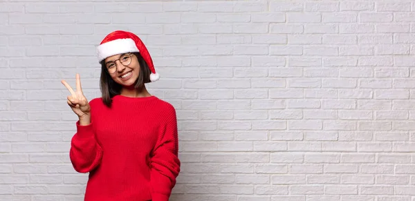 Jolie Femme Avec Chapeau Père Noël Concept Noël — Photo