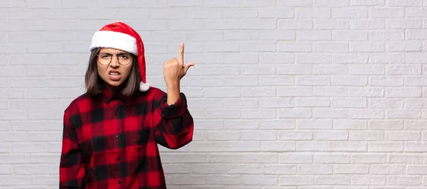 Mujer Bonita Con Sombrero Santa Concepto Navidad — Foto de Stock