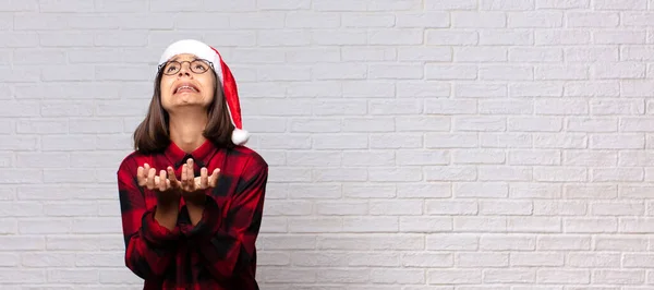 여자가 모자쓰고 크리스마스 컨셉트 — 스톡 사진