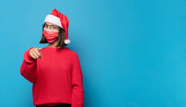 Jolie Femme Avec Chapeau Père Noël Concept Noël — Photo