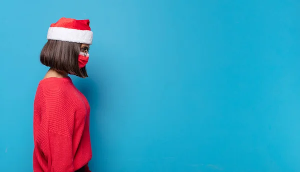여자가 모자쓰고 크리스마스 컨셉트 — 스톡 사진