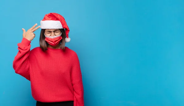 Jolie Femme Avec Chapeau Père Noël Concept Noël — Photo