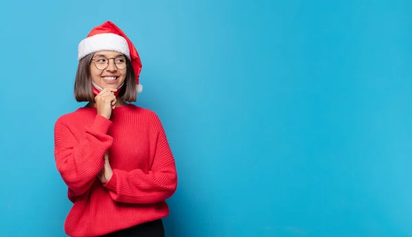 Jolie Femme Avec Chapeau Père Noël Concept Noël — Photo