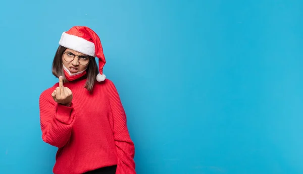 Noel Baba Şapkalı Güzel Bir Kadın Noel Konsepti — Stok fotoğraf