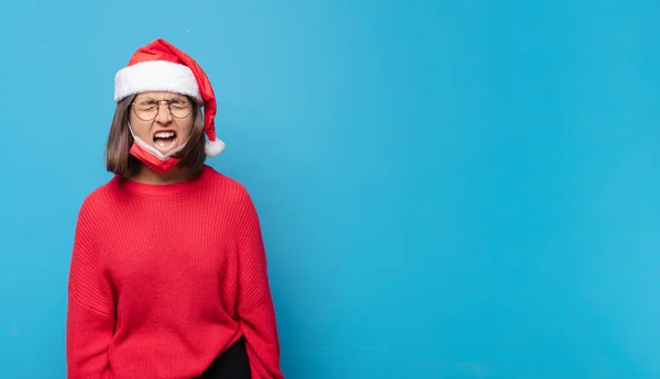 Mujer Bonita Con Sombrero Santa Concepto Navidad — Foto de Stock