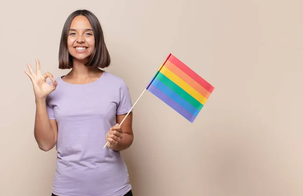 Junge Frau Fühlt Sich Glücklich Entspannt Und Zufrieden Zeigt Zustimmung — Stockfoto