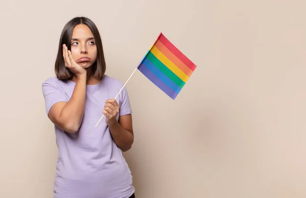 Jonge Vrouw Die Zich Verveeld Gefrustreerd Slaperig Voelt Een Vermoeiende — Stockfoto