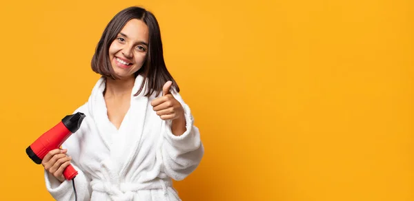 Sentirsi Orgogliosi Spensierati Fiduciosi Felici Sorridendo Positivamente Con Pollici — Foto Stock