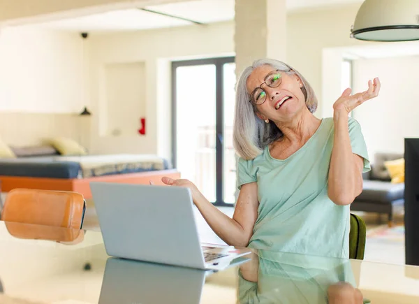 Middle Age Woman Shrugging Dumb Crazy Confused Puzzled Expression Feeling — Stock Photo, Image