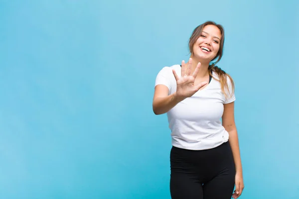 Young Hispanic Woman Smiling Looking Friendly Showing Number Five Fifth — Stock Photo, Image