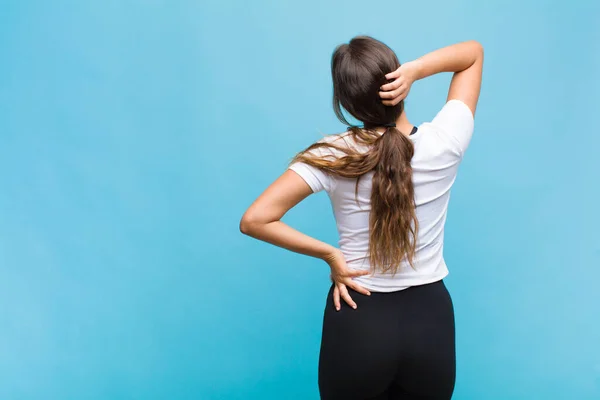 Young Hispanic Woman Thinking Doubting Scratching Head Feeling Puzzled Confused — Stock Photo, Image