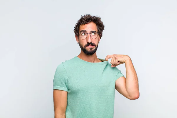 Jovem Barbudo Homem Sentindo Estressado Ansioso Cansado Frustrado Puxando Camisa — Fotografia de Stock