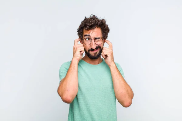 Junger Bärtiger Mann Der Wütend Gestresst Und Genervt Aussieht Und — Stockfoto