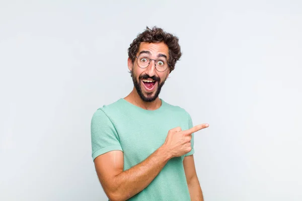 Young Bearded Man Looking Excited Surprised Pointing Side Upwards Copy — Stock Photo, Image