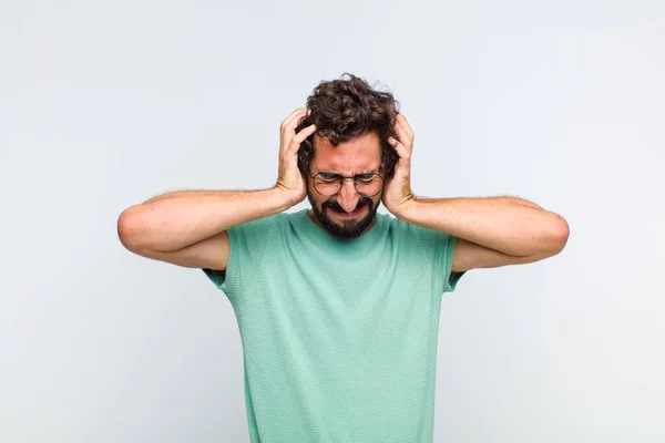 Jonge Man Met Baard Die Zich Gestrest Gefrustreerd Voelt Handen — Stockfoto