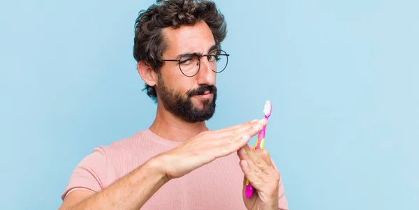 Joven Barbudo Buscando Serio Severo Enojado Disgustado Haciendo Señal Tiempo — Foto de Stock