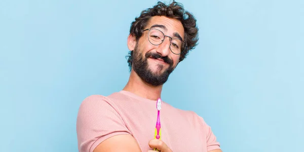 Jovem Barbudo Homem Olhando Como Feliz Orgulhoso Satisfeito Realizador Sorrindo — Fotografia de Stock