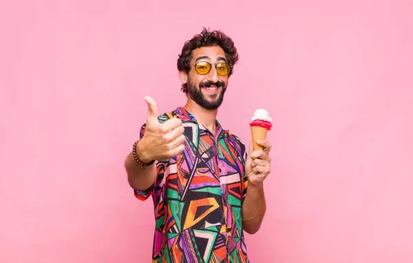 Joven Barbudo Sintiéndose Orgulloso Despreocupado Seguro Feliz Sonriendo Positivamente Con — Foto de Stock