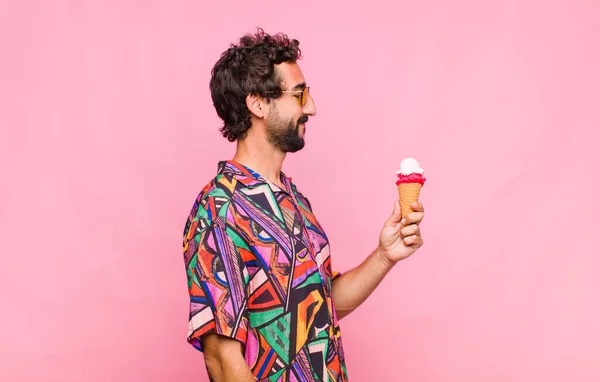 Jonge Man Met Baard Profiel Bekijken Zoek Naar Ruimte Kopiëren — Stockfoto