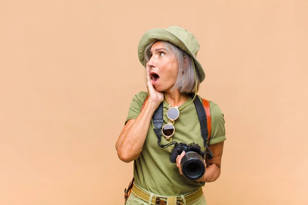 Middle Age Woman Feeling Happy Excited Surprised Looking Side Both — Stock Photo, Image