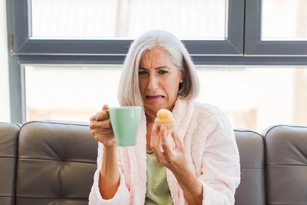 Vrouw Van Middelbare Leeftijd Thuis — Stockfoto