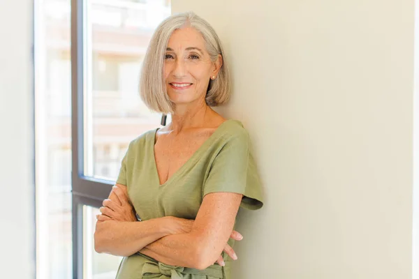 Frau Mittleren Alters Hause — Stockfoto