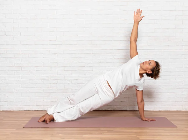 Middle Age Woman Practising Yoga — Stock Photo, Image