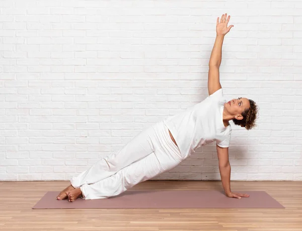 Middle Age Woman Practising Yoga — Stock Photo, Image