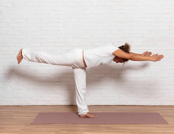 Middle Age Woman Practising Yoga — Stock Photo, Image