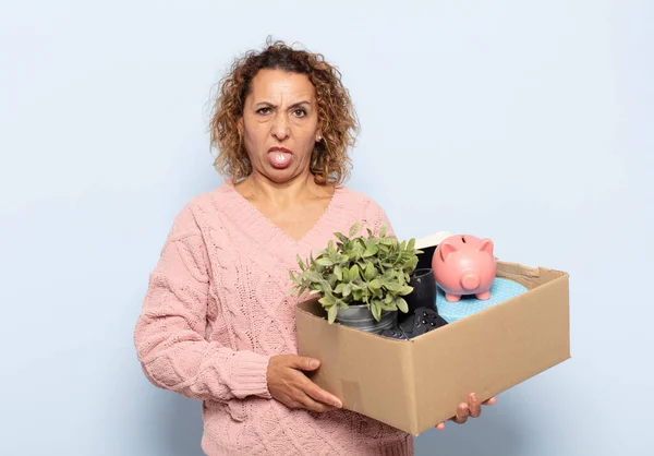 Latino Middelbare Leeftijd Vrouw Voelt Zich Walgelijk Geïrriteerd Steekt Tong — Stockfoto