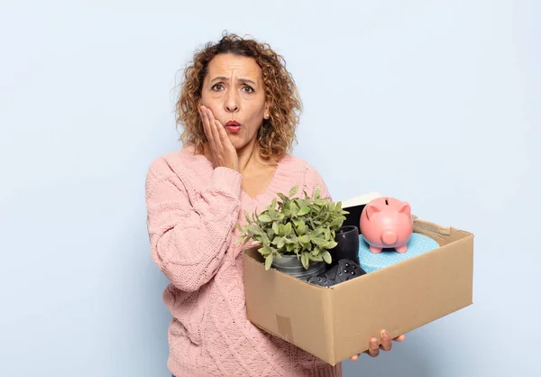 Latino Middelbare Leeftijd Vrouw Zich Geschokt Bang Voelen Kijken Doodsbang — Stockfoto