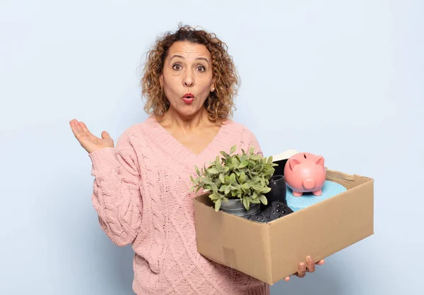 Latino Middelbare Leeftijd Vrouw Kijken Verrast Geschokt Met Kaak Laten — Stockfoto