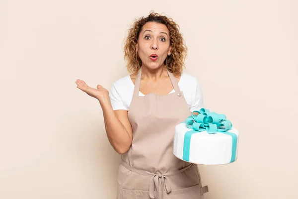 Hispanic Middle Age Woman Looking Surprised Shocked Jaw Dropped Holding — Stock Photo, Image