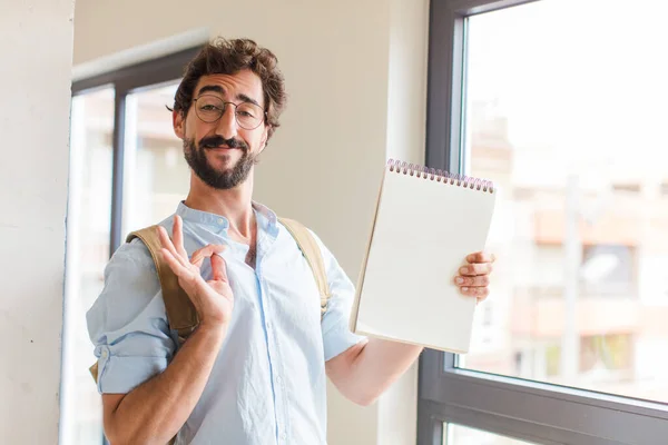 Jonge Man Met Baard Met Een Notitieboek — Stockfoto