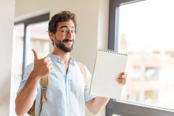 Jonge Man Met Baard Met Een Notitieboek — Stockfoto