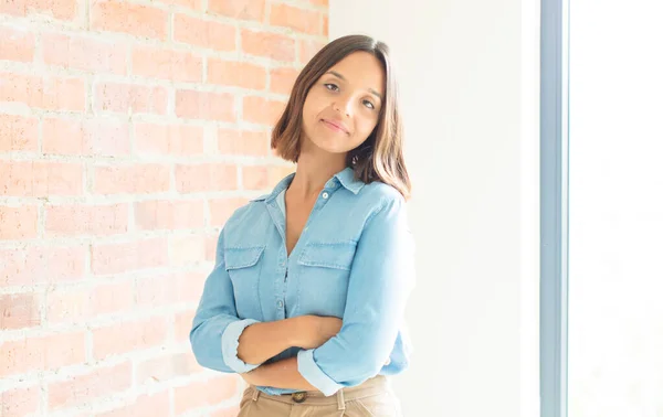 Joven Bonita Mujer Casa — Foto de Stock