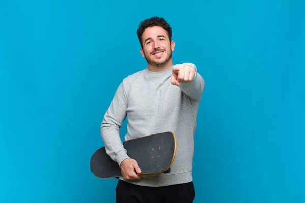 Jeune Homme Avec Une Planche Roulettes — Photo