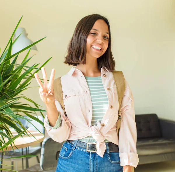 Jovem Bonita Estudante Mulher Casa — Fotografia de Stock