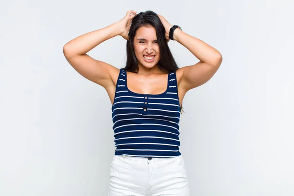 Jeune Femme Stressée Inquiète Anxieuse Effrayée Les Mains Sur Tête — Photo