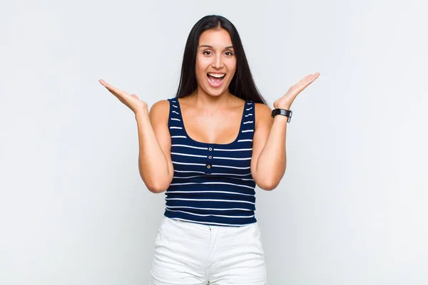 Young Woman Feeling Happy Excited Surprised Shocked Smiling Astonished Something — Stock Photo, Image