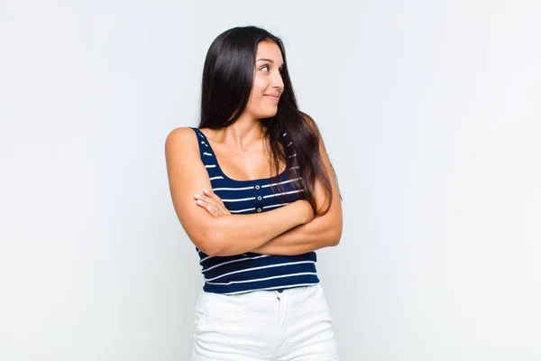 Young Woman Shrugging Feeling Confused Uncertain Doubting Arms Crossed Puzzled — Stock Photo, Image