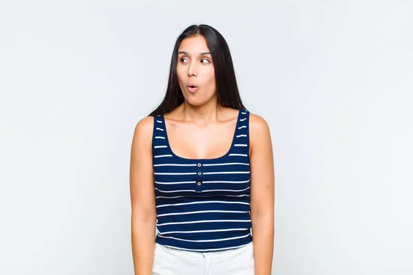 Young Woman Feeling Shocked Happy Amazed Surprised Looking Side Open — Stock Photo, Image