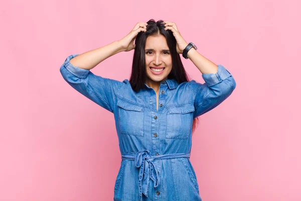 Junge Frau Die Sich Gestresst Besorgt Ängstlich Oder Verängstigt Fühlt — Stockfoto