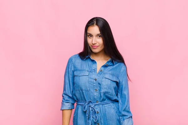 Young Woman Looking Proud Confident Cool Cheeky Arrogant Smiling Feeling — Stock Photo, Image