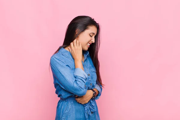 Young Woman Feeling Stressed Frustrated Tired Rubbing Painful Neck Worried — Stock Photo, Image