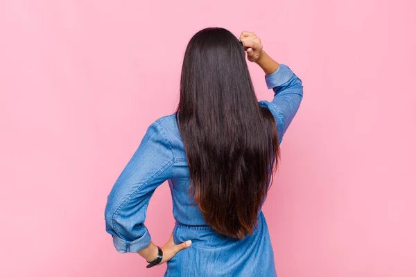 Young Woman Feeling Clueless Confused Thinking Solution Hand Hip Other — Stock Photo, Image