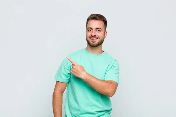 Young Man Looking Excited Surprised Pointing Side Upwards Copy Space — Stock Photo, Image
