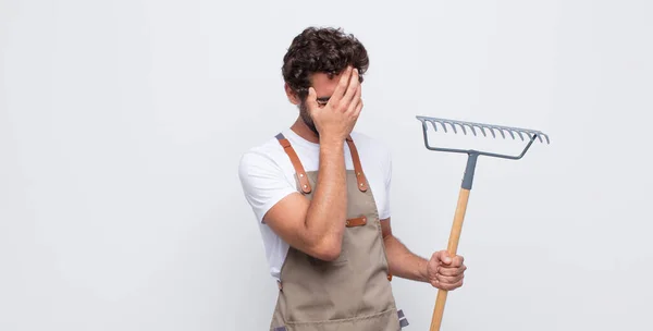 Joven Riendo Golpeando Frente Como Diciendo Doh Olvidé Fue Error — Foto de Stock