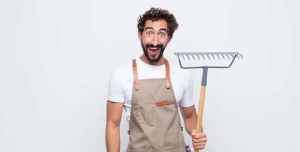 Jovem Que Parece Feliz Agradavelmente Surpreso Animado Com Uma Expressão — Fotografia de Stock