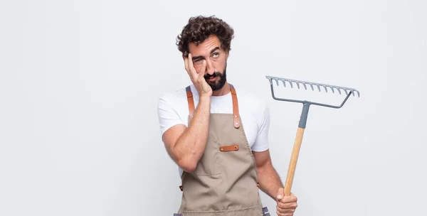 Joven Que Siente Aburrido Frustrado Somnoliento Después Una Tarea Aburrida —  Fotos de Stock